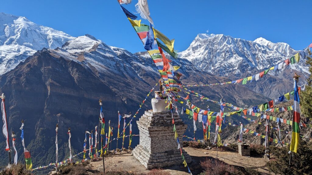 annapurna circuit manang valley